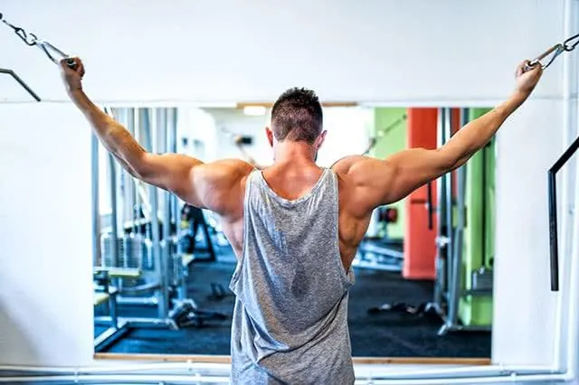 homme-musculation-bras