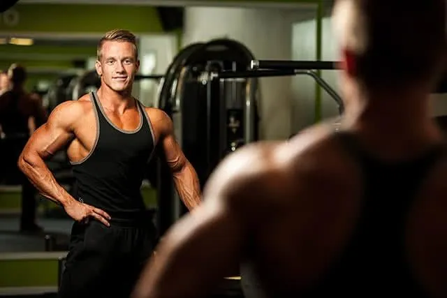 bodybuilder-homme-mirroir
