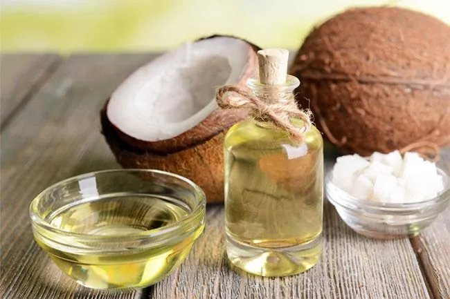 huile-noix-de-coco-liquide-solide